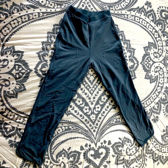 lululemon athletica Pants - Lululemon Relaxed Fit Yoga Pant size 4